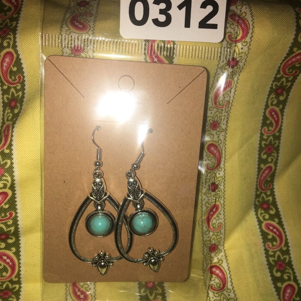 Vintage Inverted Heart Bohemian Blue Stone Drop Earring NWOT - Picture 6 of 6